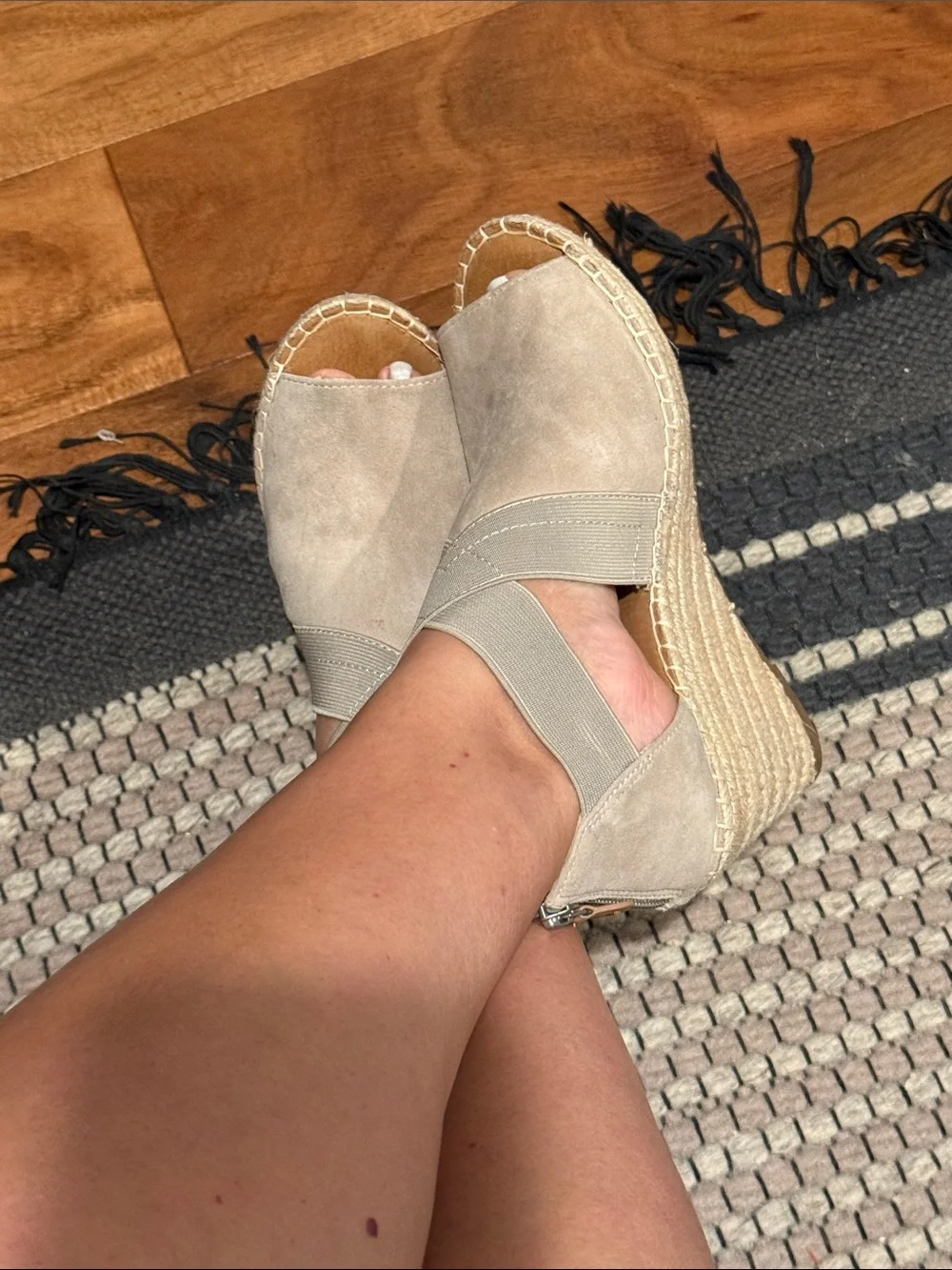 Gentle Souls by Kenneth Cole Colleen Wedge Espardrille Sandals. 7